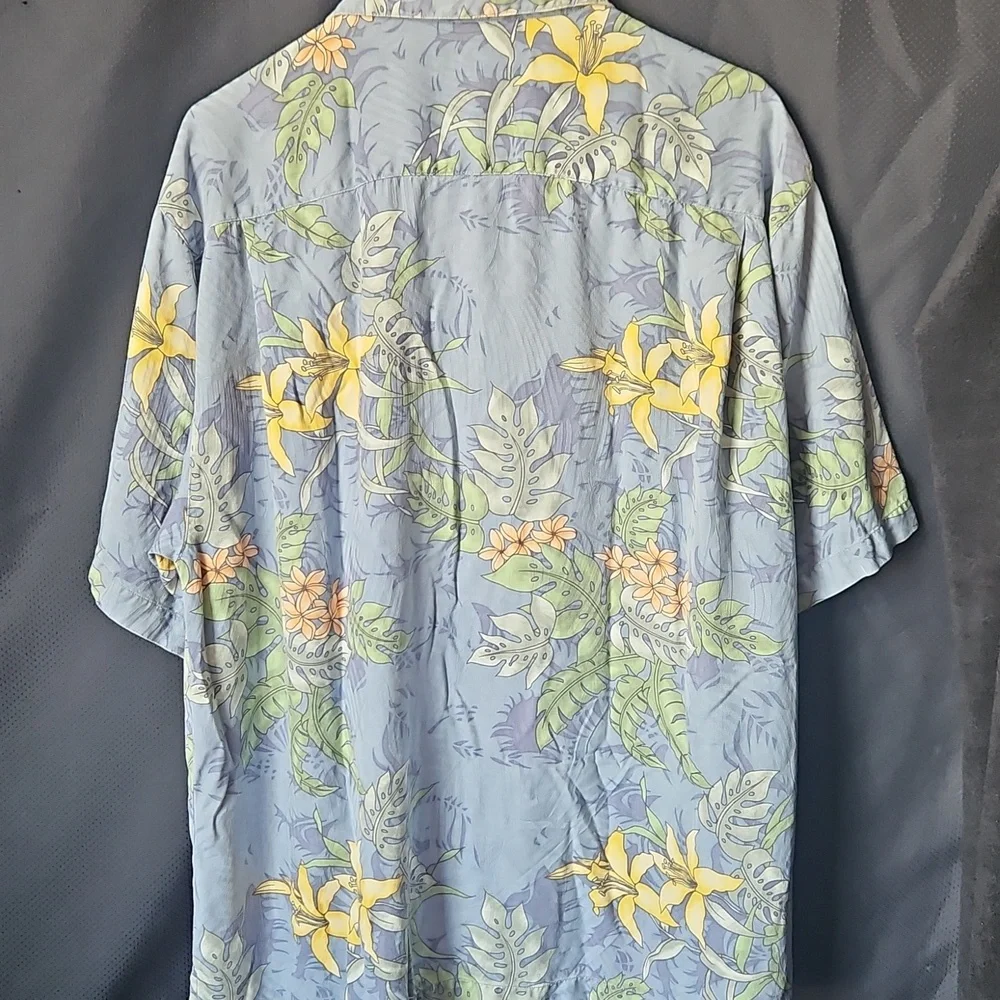 Tommy Bahama Hawaiian Shirt Men's L Blue Floral Short Sleeve‎ Button 100% Silk